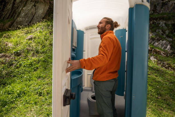 Portable Toilet Options We Offer in Gibraltar, MI